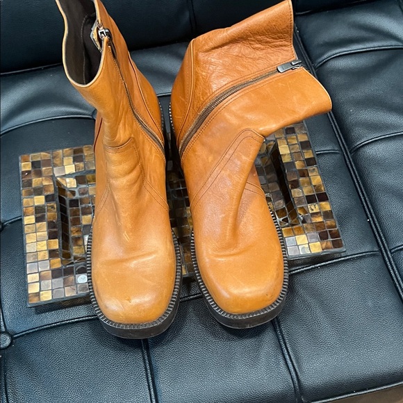 Steve Madden Brown Leather Boots with Side Zipper - Picture 1 of 1